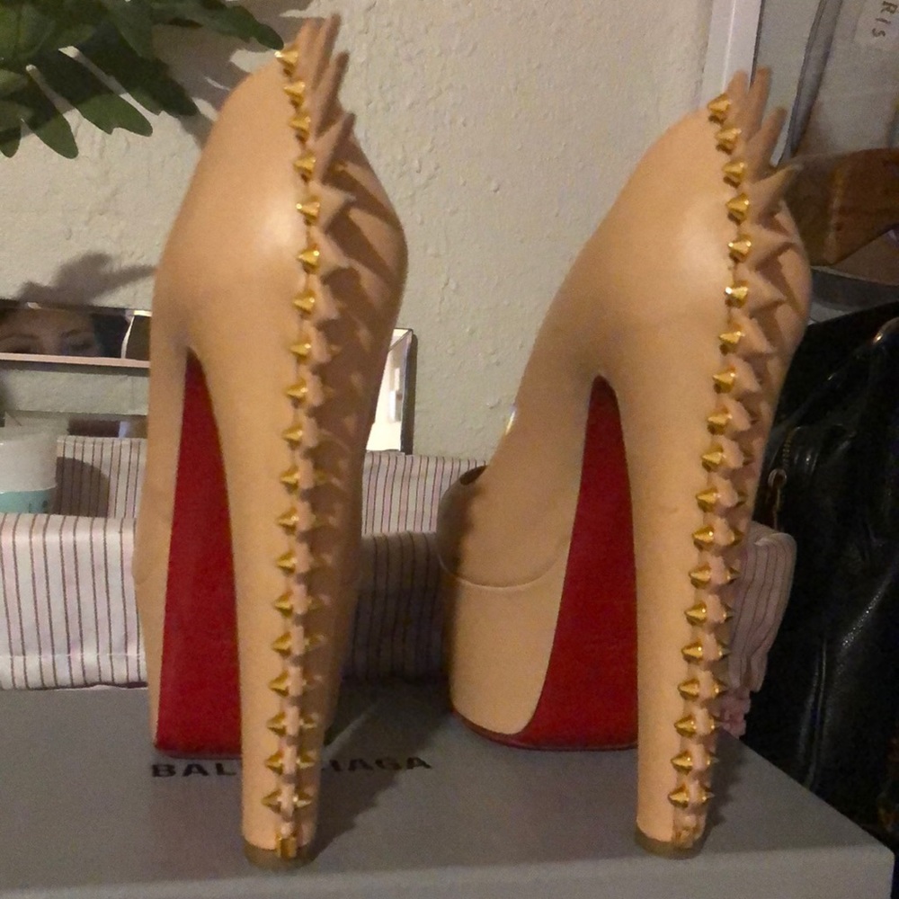 Christian Louboutin nude pumps